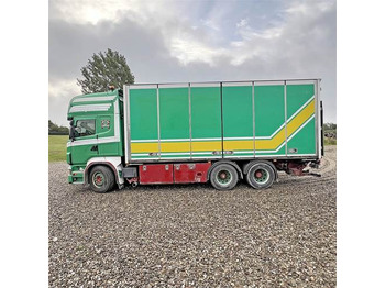 Dobozos felépítményű teherautó Scania R500: 3 kép.