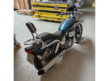 Motorkerékpár Suzuki Marauder VZ 800: 5 kép. Motorkerékpár Suzuki Marauder VZ 800: 5 kép.