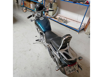 Motorkerékpár Suzuki Marauder VZ 800: 3 kép. Motorkerékpár Suzuki Marauder VZ 800: 3 kép.