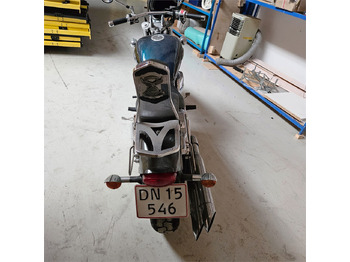 Motorkerékpár Suzuki Marauder VZ 800: 4 kép. Motorkerékpár Suzuki Marauder VZ 800: 4 kép.