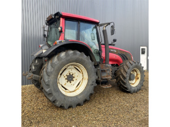 Traktor Valtra T 153: 3 kép.