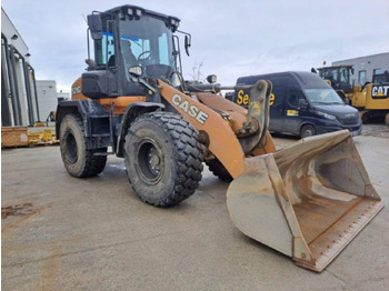 Gumikerekes homlokrakodó CASE 521 GXR: 2 kép.