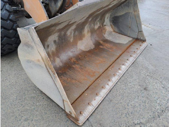 Gumikerekes homlokrakodó CASE 521 GXR: 5 kép.