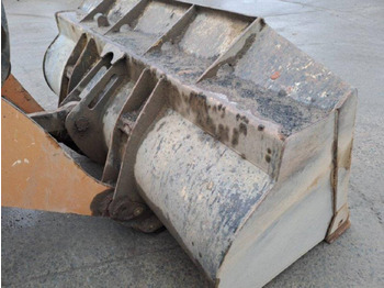 Gumikerekes homlokrakodó CASE 521 GXR: 4 kép.