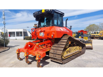 Buldózer CAT D5: 3 kép.
