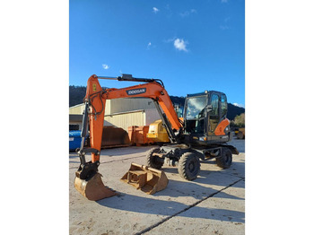 Gumikerekes kotró DOOSAN DX57W