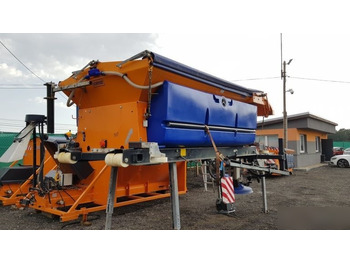 Homok-/ Sószóró - Többcélú/ Speciális jármű Schmidt Solarko piaskarka SCHMIDT STRATOS 5m3: 4 kép.