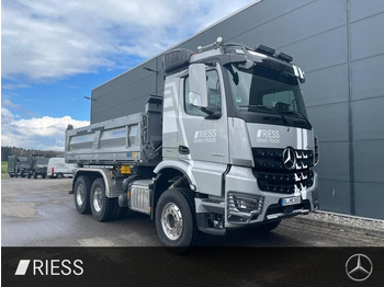 Billenőplatós teherautó Mercedes-Benz Arocs 2653 K 6x4: 2 kép.