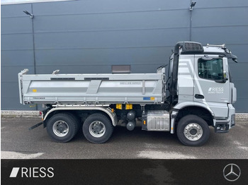 Billenőplatós teherautó Mercedes-Benz Arocs 2653 K 6x4: 3 kép.