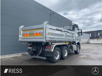Billenőplatós teherautó Mercedes-Benz Arocs 2653 K 6x4: 4 kép.
