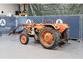 Traktor Fiat 450: 3 kép. Traktor Fiat 450: 3 kép.