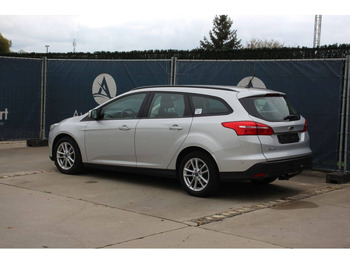 Szedán Ford Focus: 3 kép. Szedán Ford Focus: 3 kép.