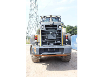 Gumikerekes homlokrakodó Komatsu WA270-8E0: 5 kép. Gumikerekes homlokrakodó Komatsu WA270-8E0: 5 kép.