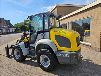 Gumikerekes homlokrakodó Kramer 357: 4 kép. Gumikerekes homlokrakodó Kramer 357: 4 kép.