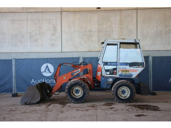 Gumikerekes homlokrakodó Kubota R510: 2 kép. Gumikerekes homlokrakodó Kubota R510: 2 kép.