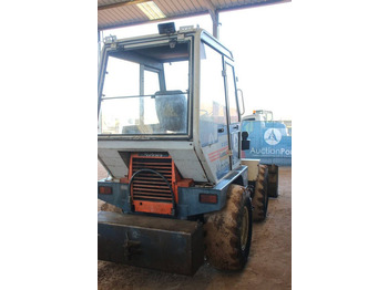 Gumikerekes homlokrakodó Kubota R510: 5 kép. Gumikerekes homlokrakodó Kubota R510: 5 kép.