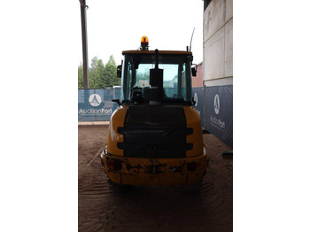 Gumikerekes homlokrakodó Volvo L25F-P: 4 kép.