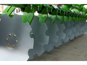 Új Tárcsás borona BOMET Brony talerzowe 3m / Kurzscheibeneggen/ Compact disc harrows/ Навесные дисковые компактные бороны: 5 kép. Új Tárcsás borona BOMET Brony talerzowe 3m / Kurzscheibeneggen/ Compact disc harrows/ Навесные дисковые компактные бороны: 5 kép.