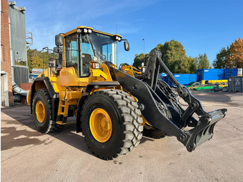 Gumikerekes homlokrakodó VOLVO L120G