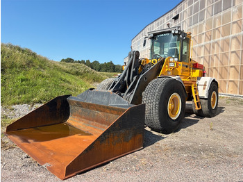 Gumikerekes homlokrakodó VOLVO L150