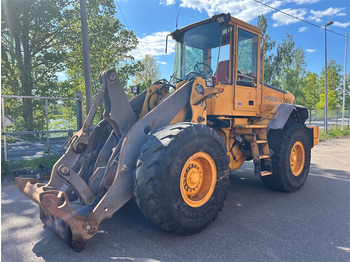 Gumikerekes homlokrakodó VOLVO L90