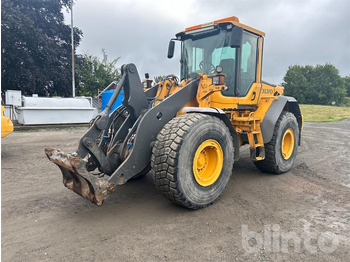 Gumikerekes homlokrakodó VOLVO L90F