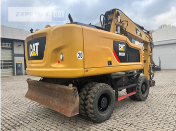 Gumikerekes kotró Cat M320F: 5 kép.