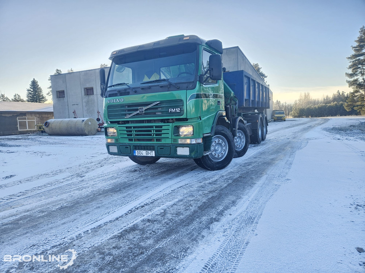 2002 Volvo FM12 8x4 Cable lift + Crane HMF - Teherautó - kábelrendszer, Darus autó: 3 kép. 2002 Volvo FM12 8x4 Cable lift + Crane HMF - Teherautó - kábelrendszer, Darus autó: 3 kép.
