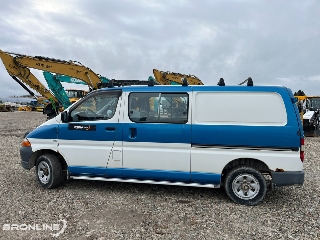 2005 Toyota HIACE 4WD D4D 2.5d 75kW - Autó: 5 kép. 2005 Toyota HIACE 4WD D4D 2.5d 75kW - Autó: 5 kép.