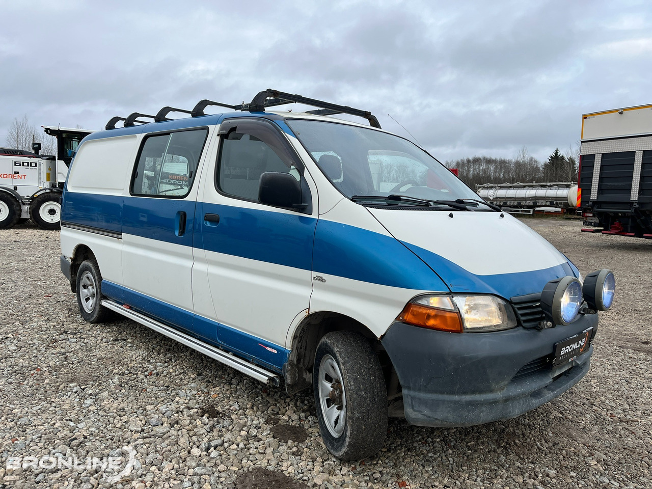2005 Toyota HIACE 4WD D4D 2.5d 75kW - Autó: 2 kép. 2005 Toyota HIACE 4WD D4D 2.5d 75kW - Autó: 2 kép.