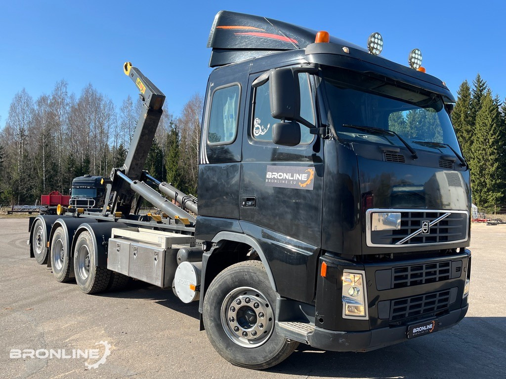 2005 Volvo FH12 8x4 + konkslift 26t - Horgos rakodó teherautó: 1 kép. 2005 Volvo FH12 8x4 + konkslift 26t - Horgos rakodó teherautó: 1 kép.