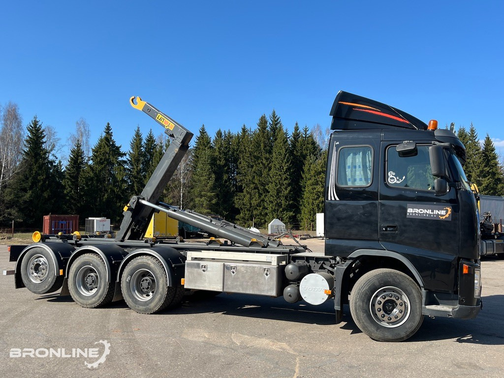 2005 Volvo FH12 8x4 + konkslift 26t - Horgos rakodó teherautó: 4 kép. 2005 Volvo FH12 8x4 + konkslift 26t - Horgos rakodó teherautó: 4 kép.