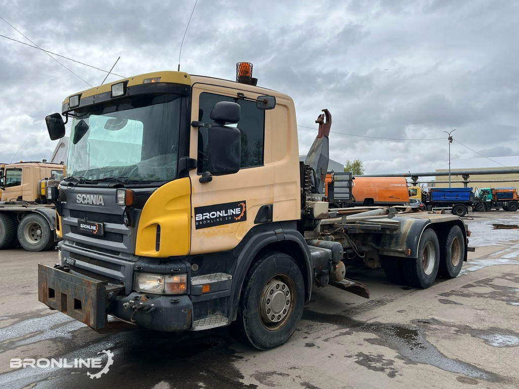 2006 SCANIA P 380 6X2 Hooklift - Horgos rakodó teherautó: 1 kép. 2006 SCANIA P 380 6X2 Hooklift - Horgos rakodó teherautó: 1 kép.