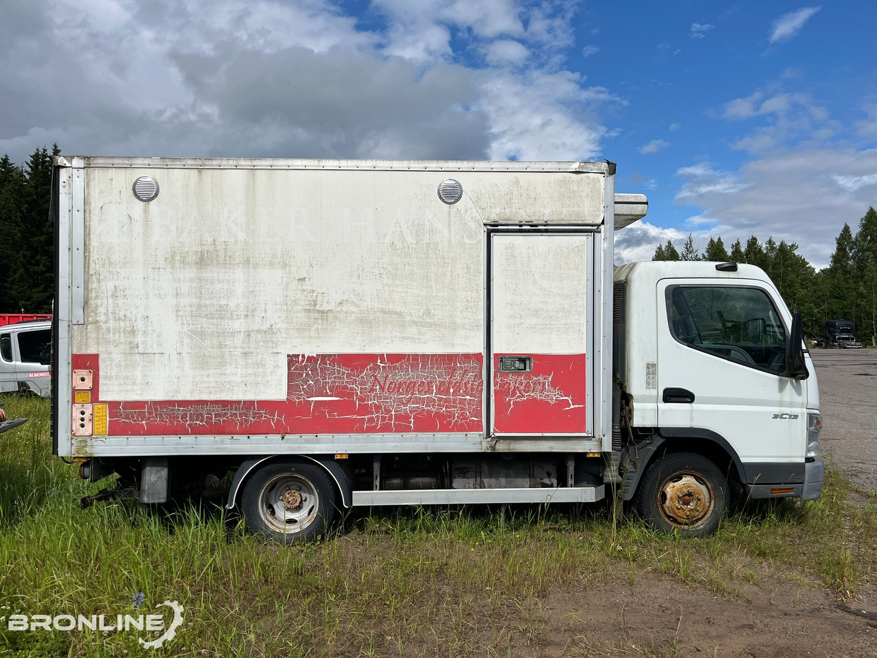 2007 Mitsubishi Fuso Canter 3c13 BOX - Hűtős teherautó: 4 kép. 2007 Mitsubishi Fuso Canter 3c13 BOX - Hűtős teherautó: 4 kép.