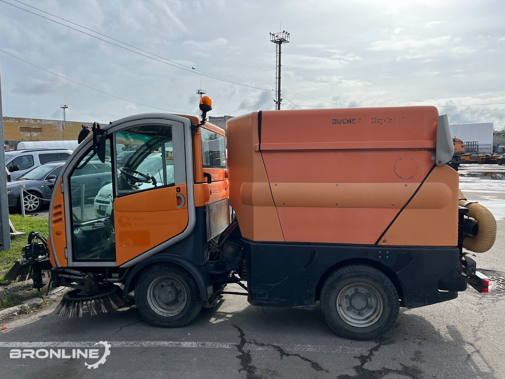 2008 BUCHER CITYCAT 2020 Road sweeper - Utcaseprő gép: 5 kép. 2008 BUCHER CITYCAT 2020 Road sweeper - Utcaseprő gép: 5 kép.
