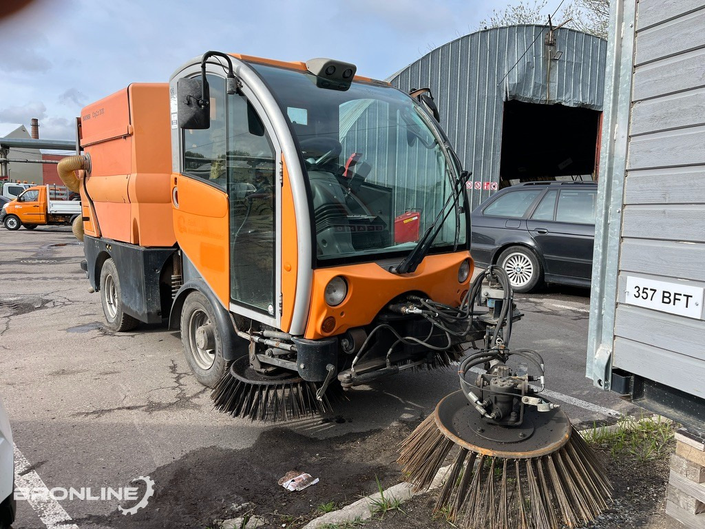2008 BUCHER CITYCAT 2020 Road sweeper - Utcaseprő gép: 1 kép. 2008 BUCHER CITYCAT 2020 Road sweeper - Utcaseprő gép: 1 kép.