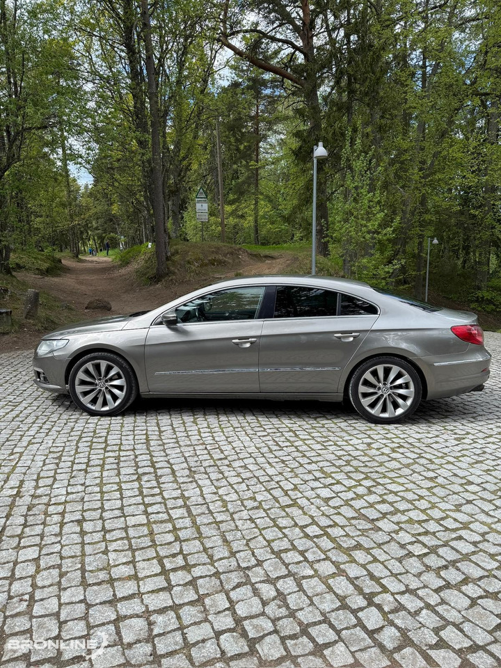 2009 Volkswagen Passat CC 2.0 147kW - Szedán: 2 kép. 2009 Volkswagen Passat CC 2.0 147kW - Szedán: 2 kép.