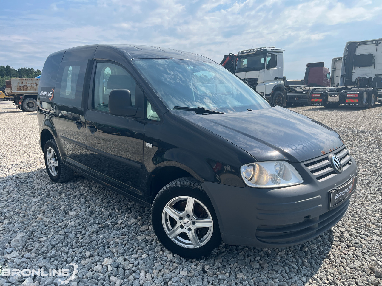 2010 Volkswagen Caddy 4x4 1.9 77kW - Kis furgon: 2 kép. 2010 Volkswagen Caddy 4x4 1.9 77kW - Kis furgon: 2 kép.