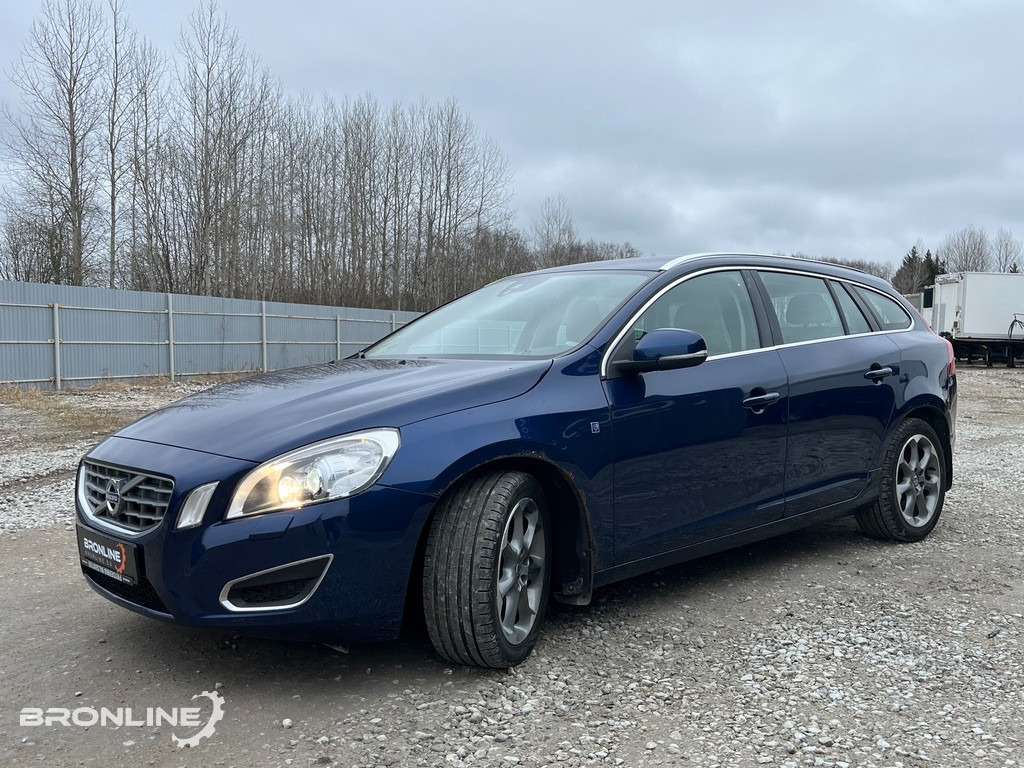 2011 Volvo V60 1.6 84kW Low mileage - Autó: 2 kép. 2011 Volvo V60 1.6 84kW Low mileage - Autó: 2 kép.