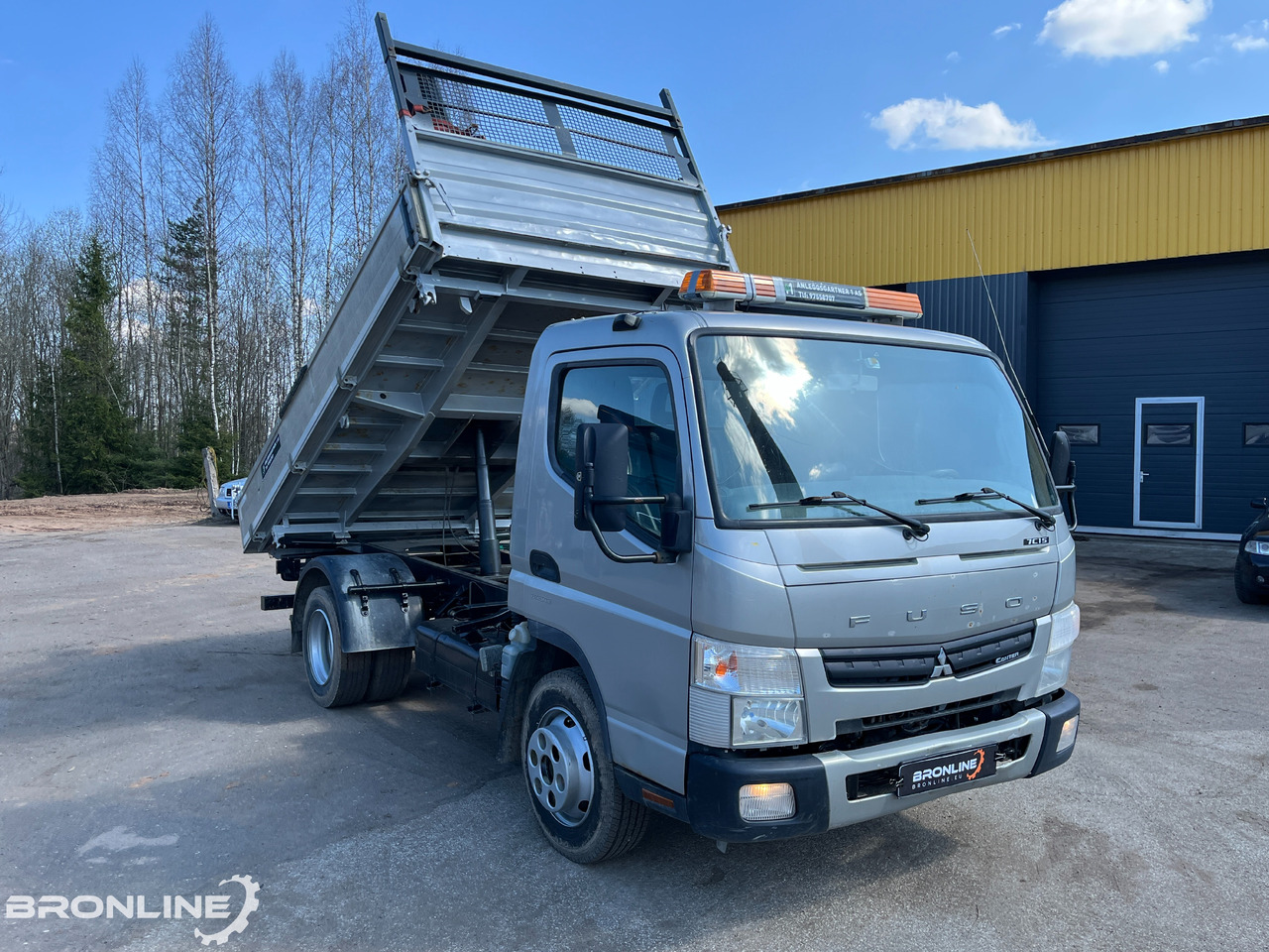 2013 Mitsubishi Fuso Canter 7C15 Tipper - Billenőplatós teherautó: 1 kép. 2013 Mitsubishi Fuso Canter 7C15 Tipper - Billenőplatós teherautó: 1 kép.