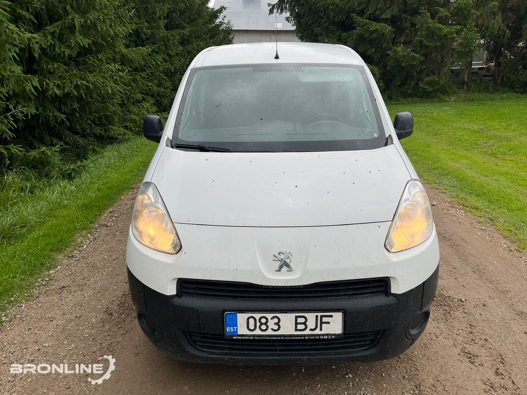 2013 Peugeot Partner 1.6d 55kW - Kis furgon: 3 kép. 2013 Peugeot Partner 1.6d 55kW - Kis furgon: 3 kép.