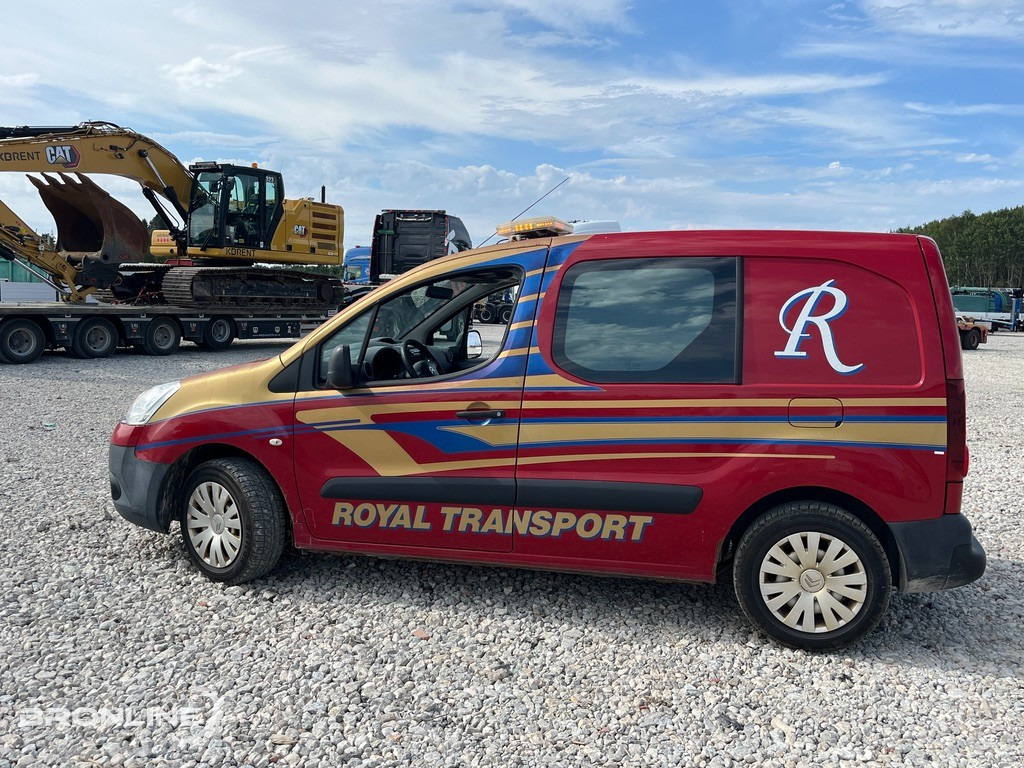 2015 Citroën Berlingo 1.6 84kW - Autó: 3 kép. 2015 Citroën Berlingo 1.6 84kW - Autó: 3 kép.