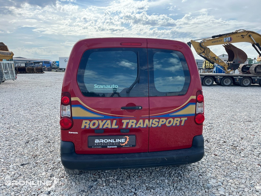 2015 Citroën Berlingo 1.6 84kW - Autó: 4 kép. 2015 Citroën Berlingo 1.6 84kW - Autó: 4 kép.