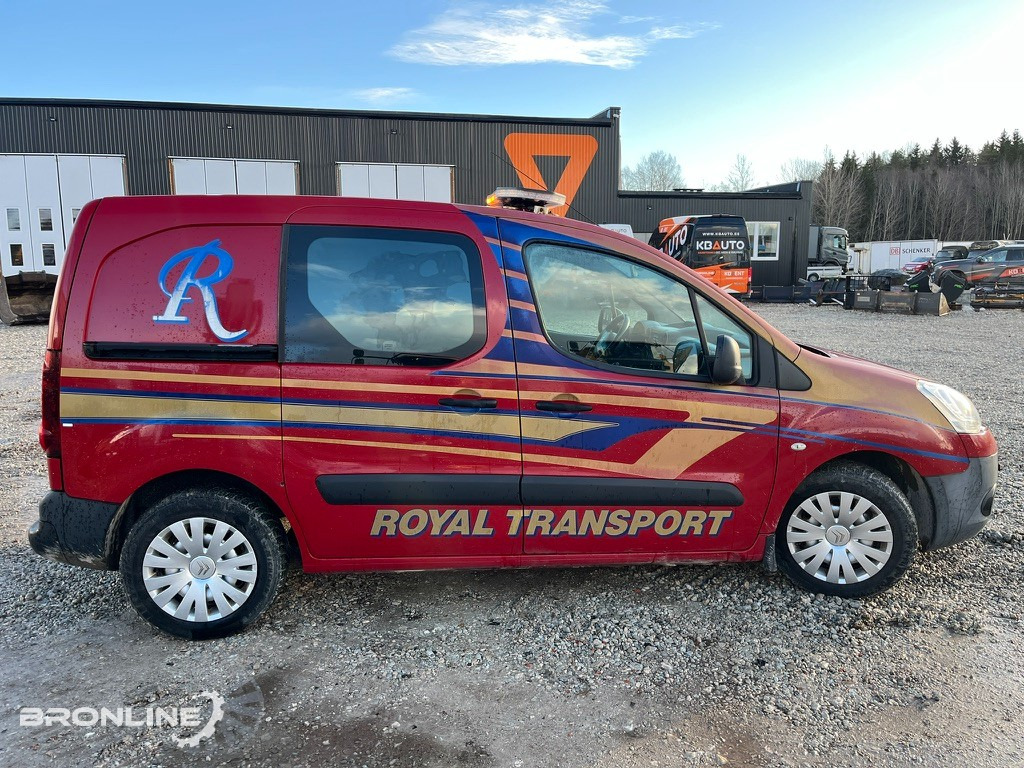 2015 Citroën Berlingo 1.6 84kw - Autó: 3 kép. 2015 Citroën Berlingo 1.6 84kw - Autó: 3 kép.