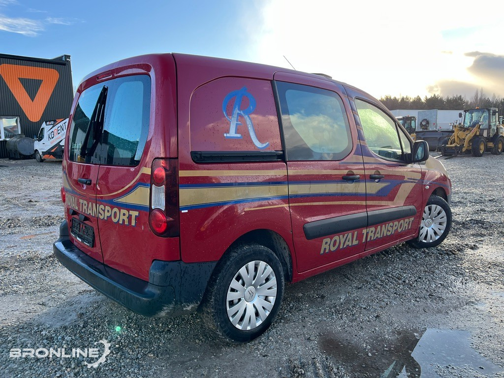 2015 Citroën Berlingo 1.6 84kw - Autó: 4 kép. 2015 Citroën Berlingo 1.6 84kw - Autó: 4 kép.