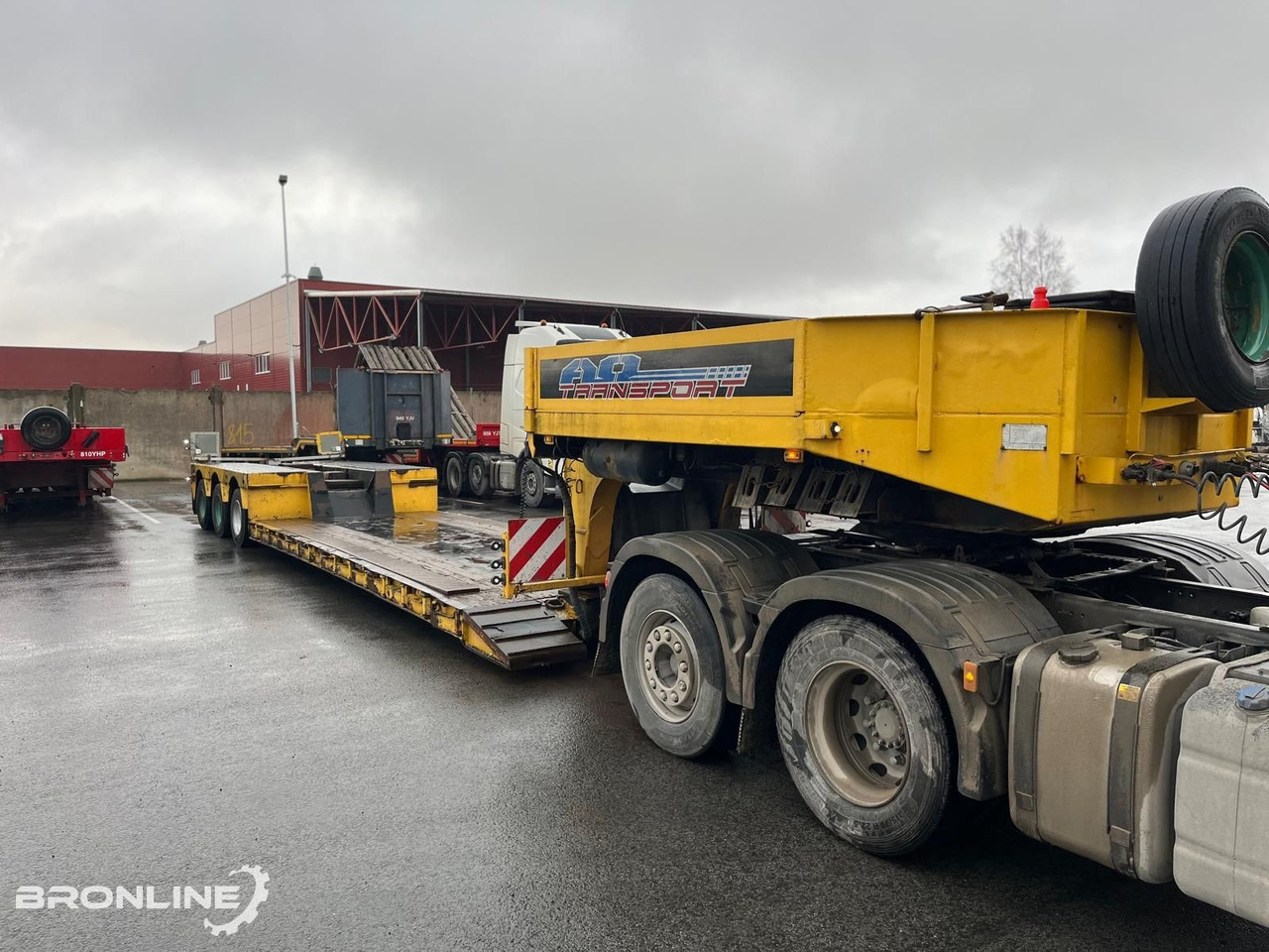 Faymonville STBZ-3VA Low-Bed 3-axle Trailer - Félpótkocsi mélybölcsős: 3 kép. Faymonville STBZ-3VA Low-Bed 3-axle Trailer - Félpótkocsi mélybölcsős: 3 kép.