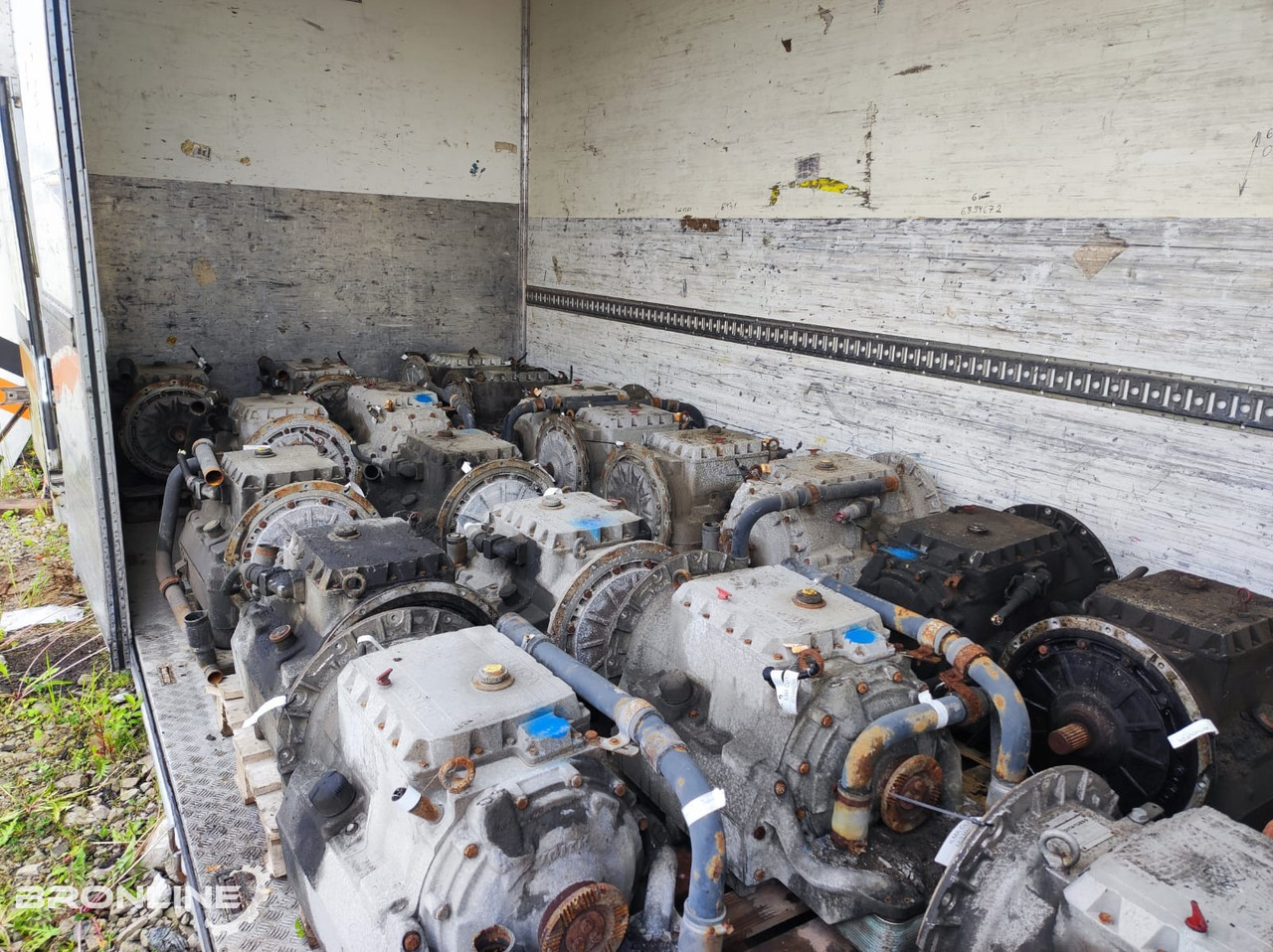 MAN VOITH GEARBOXES 27 pcs - Sebességváltó - Teherautó: 5 kép. MAN VOITH GEARBOXES 27 pcs - Sebességváltó - Teherautó: 5 kép.