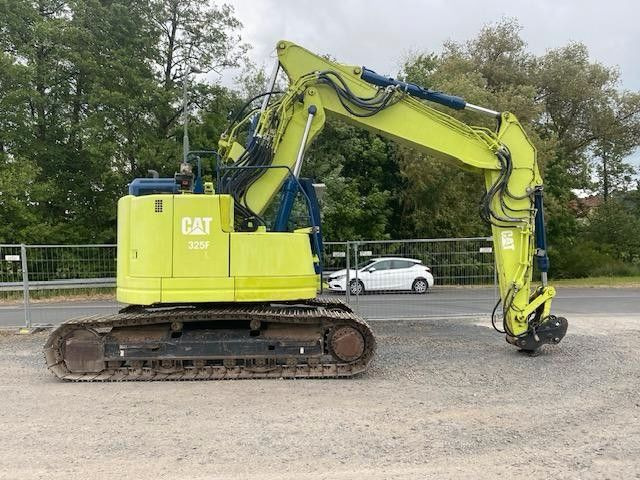 CAT 325FLCR Kettenbagger Verstellausleger SW - Lánctalpas kotró: 3 kép. CAT 325FLCR Kettenbagger Verstellausleger SW - Lánctalpas kotró: 3 kép.