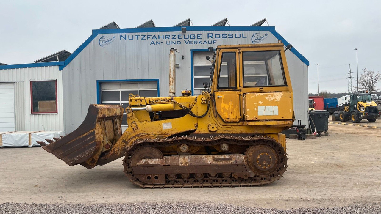 Hanomag 600 C Raupe Dozer - Lánctalpas homlokrakodó: 1 kép. Hanomag 600 C Raupe Dozer - Lánctalpas homlokrakodó: 1 kép.