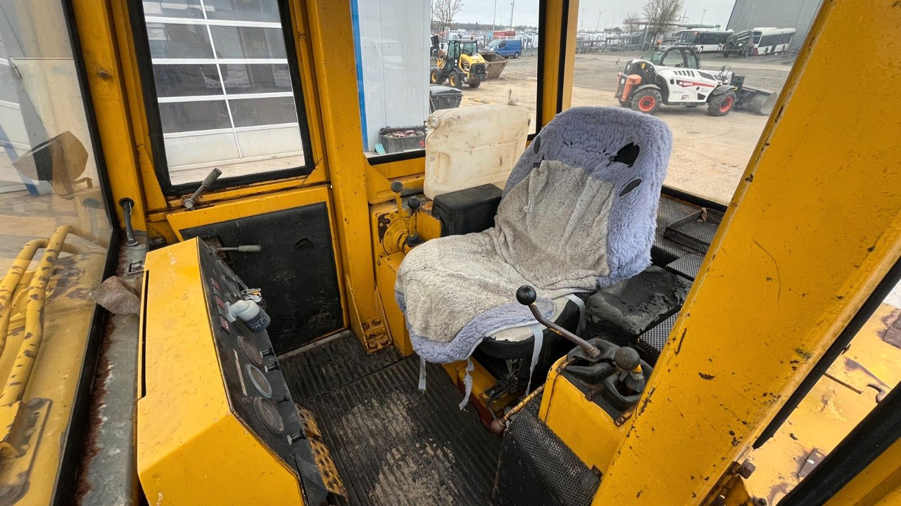 Lánctalpas homlokrakodó Hanomag 600 C Raupe Dozer: 6 kép. Lánctalpas homlokrakodó Hanomag 600 C Raupe Dozer: 6 kép.